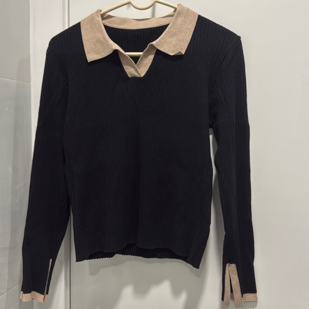 Contrast Collared
Ribbed Knit Sweater
